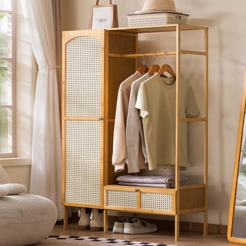 Drawer Organizer Bamboo - ราวแขวนเสื้อผ้าแบบตั้งพื้นสไตล์มินิมอลทำจากไม้ไผ่ พร้อมประตูและลิ้นชักหวาย ตู้เสื้อผ้าแบบเปิดพร้อมชั้นวางของ